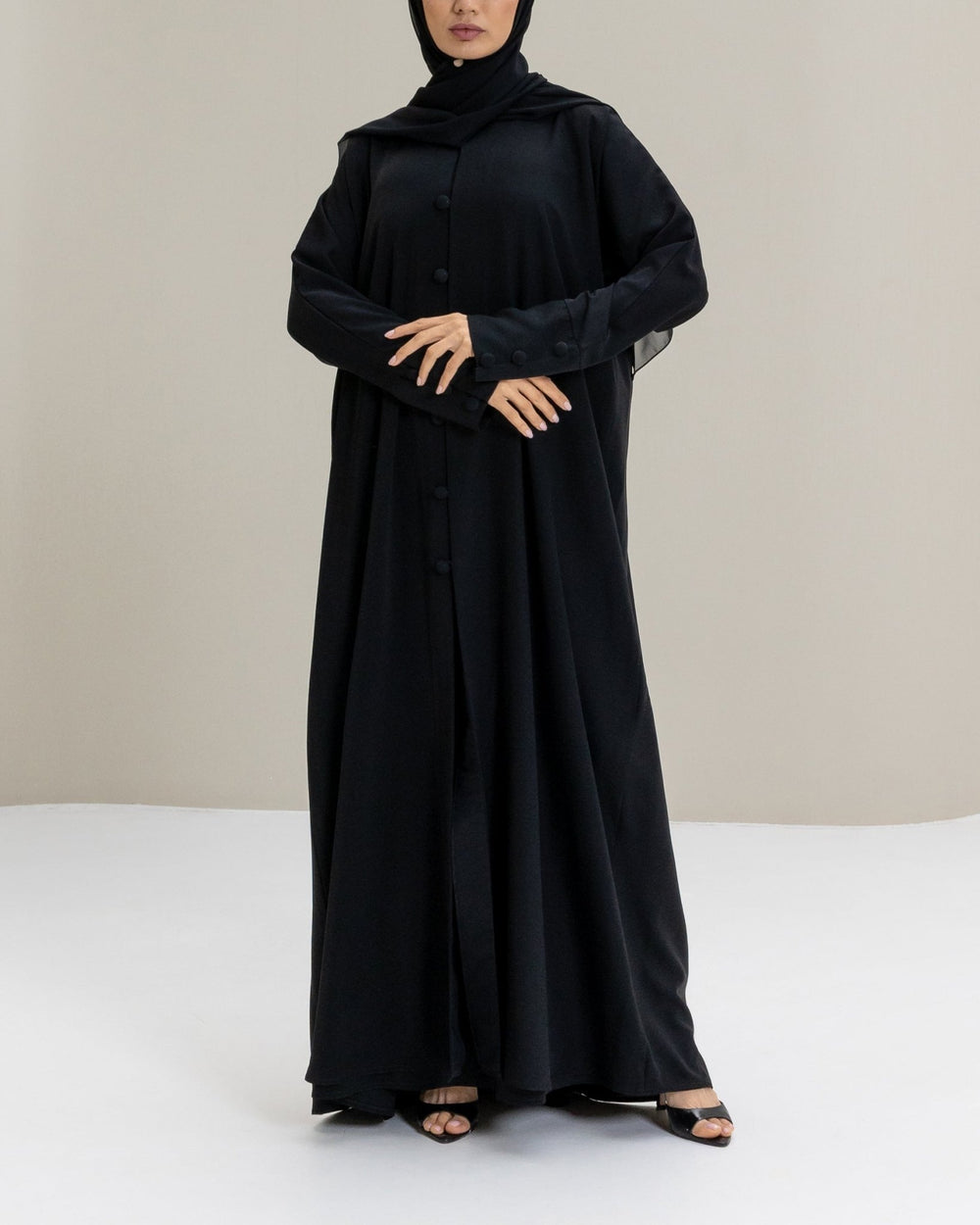Button - Detail Abaya in Black and Hijab - CO - VRD