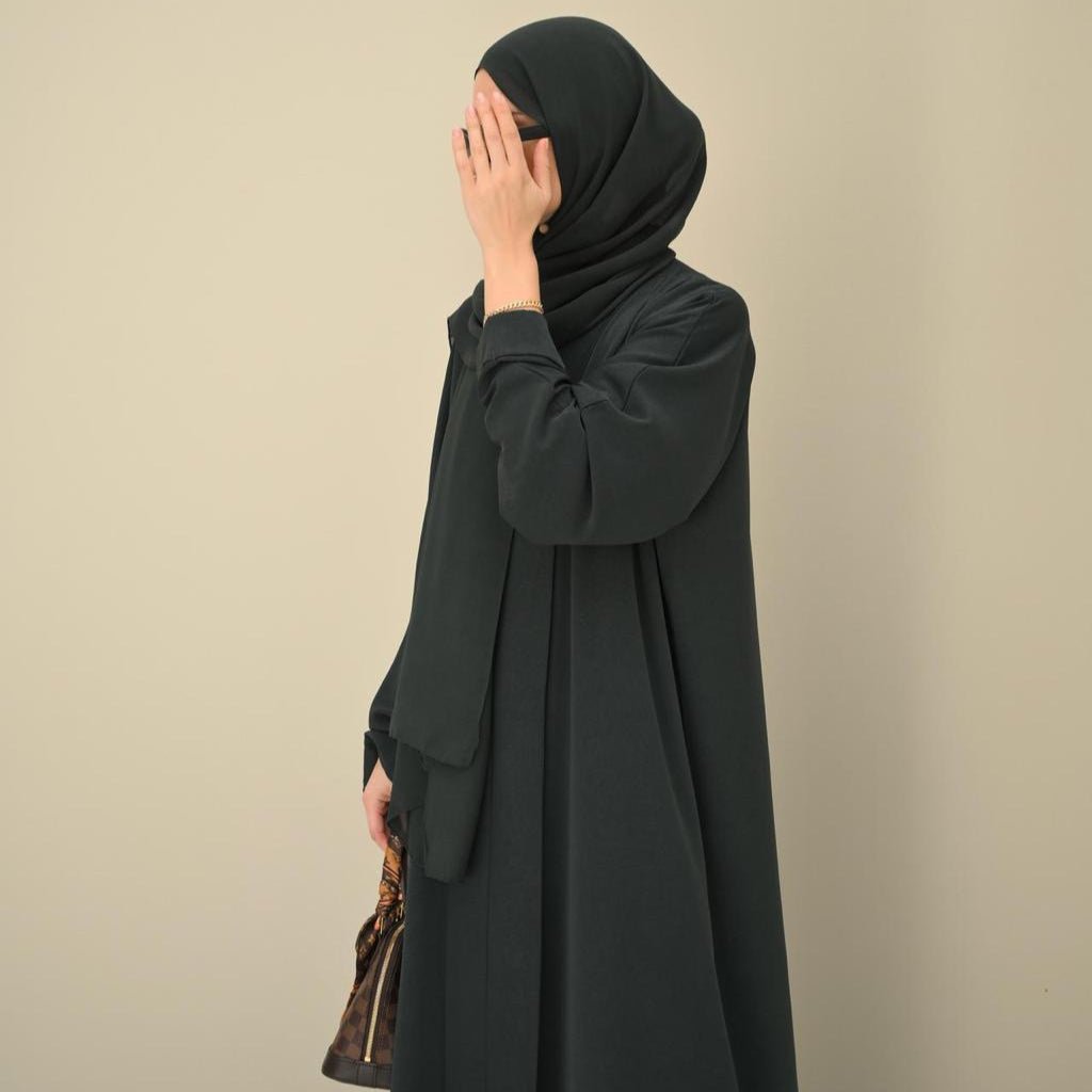 Evergreen abaya with refined texture and elegant drape - CO-VRD modest fashion